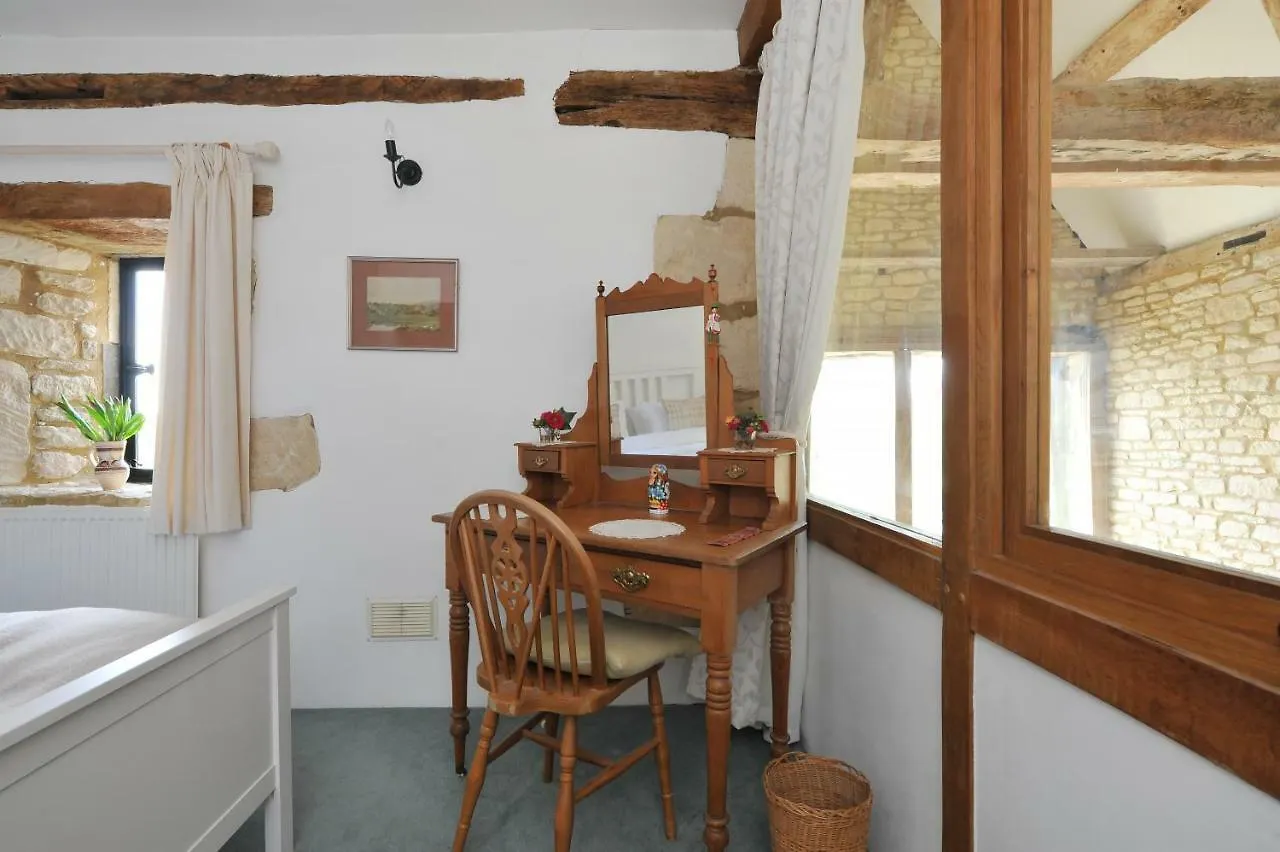 Homestay Thistle Barn Apartment Bath