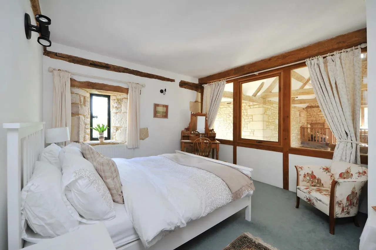 Thistle Barn Apartment Bath
