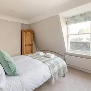 Apartment Rooftop Retreat - 2 Double Beds W/ Stunning Views